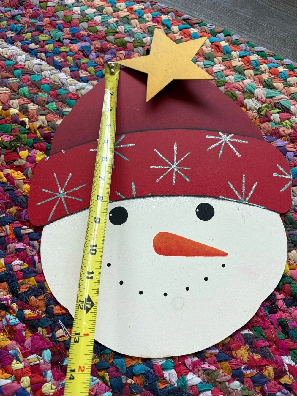 ROEDA 13.5 INCH HAND-PAINTED METAL CHRISTMAS SNOWMAN DOOR WREATH MAGNET